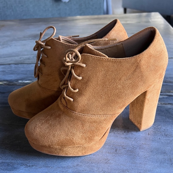 Platform Chunky Heel Lace Up Booties - Picture 2 of 4